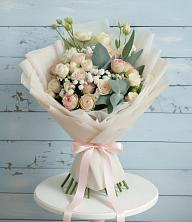 Букет цветов из:  Розы и Лизиантусы в Часовне