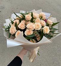 Букет Кремовые розы Латте в Часовне
