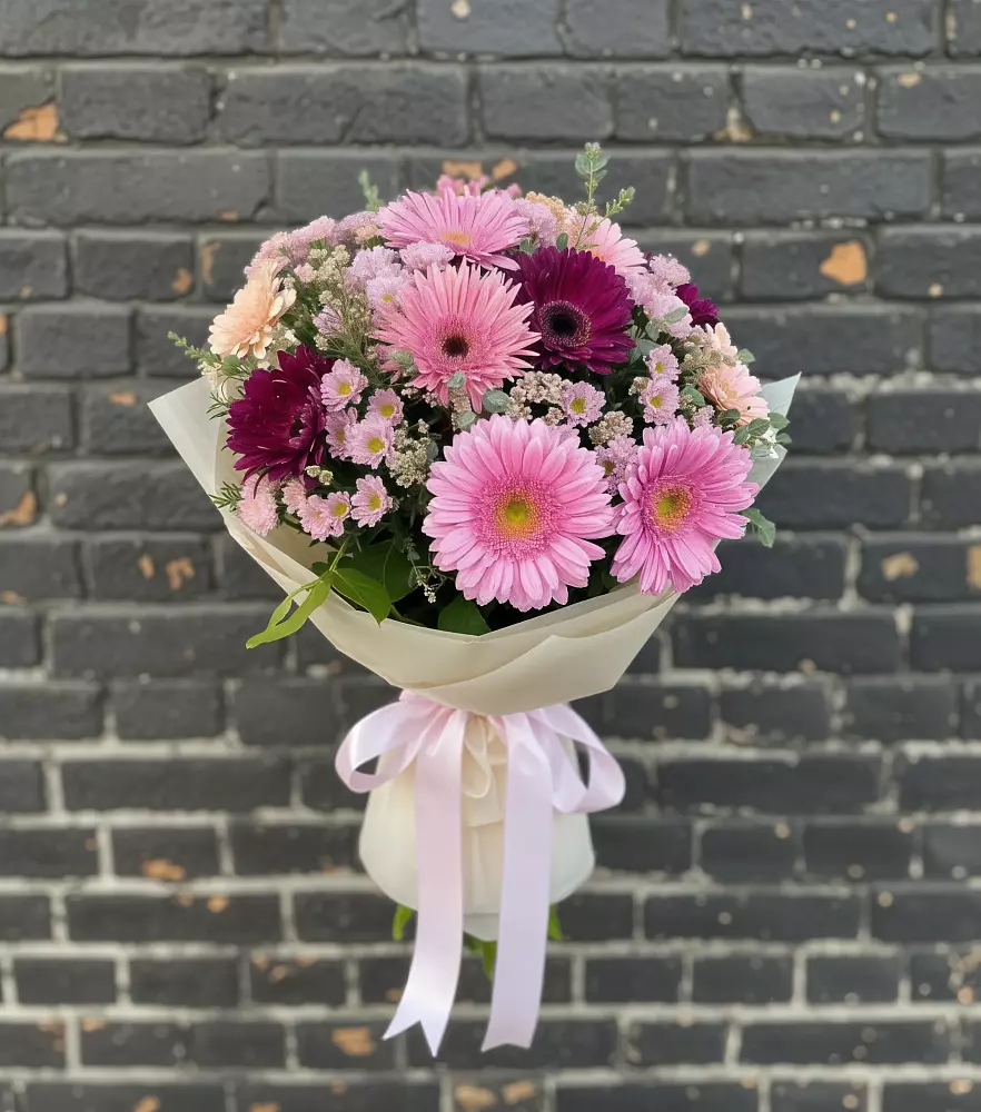 Букет цветов из: Герберы и Хризантемы в Часовне
