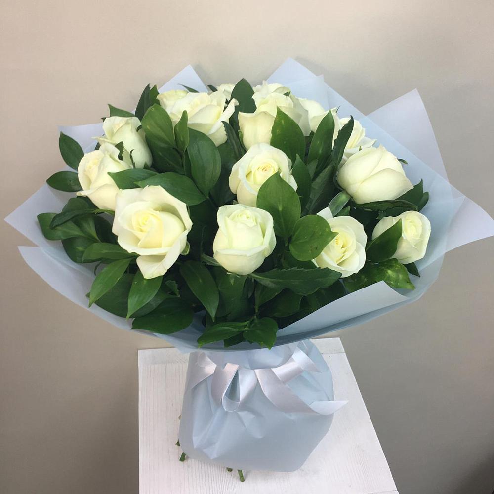 15 Белых роз Проуд в Часовне Букет 15 Белых роз Проуд в Часовне