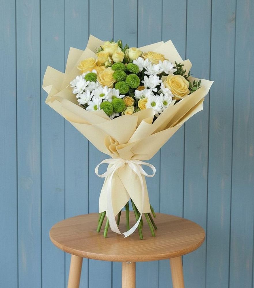 Букет цветов из: Хризантемы и Розы в Часовне