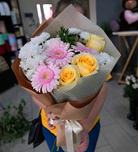 Букет цветов из:  Герберы, Розы и Хризантемы в Часовне