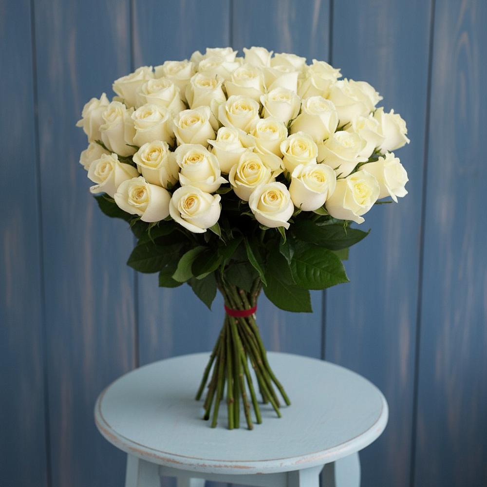 Букет 51 Белая роза Эдлесс Лав в Часовне