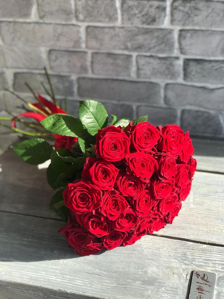 Букет Красные розы Фридом в Часовне