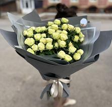 Букет Белые кустовые розы Солинеро в Часовне