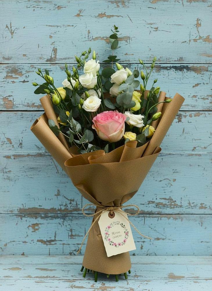 Букет цветов из: Розы и Лизиантусы в Часовне