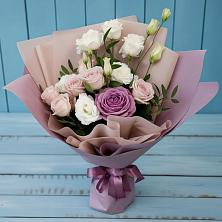 Букет цветов из:  Розы и Лизиантусы в Часовне