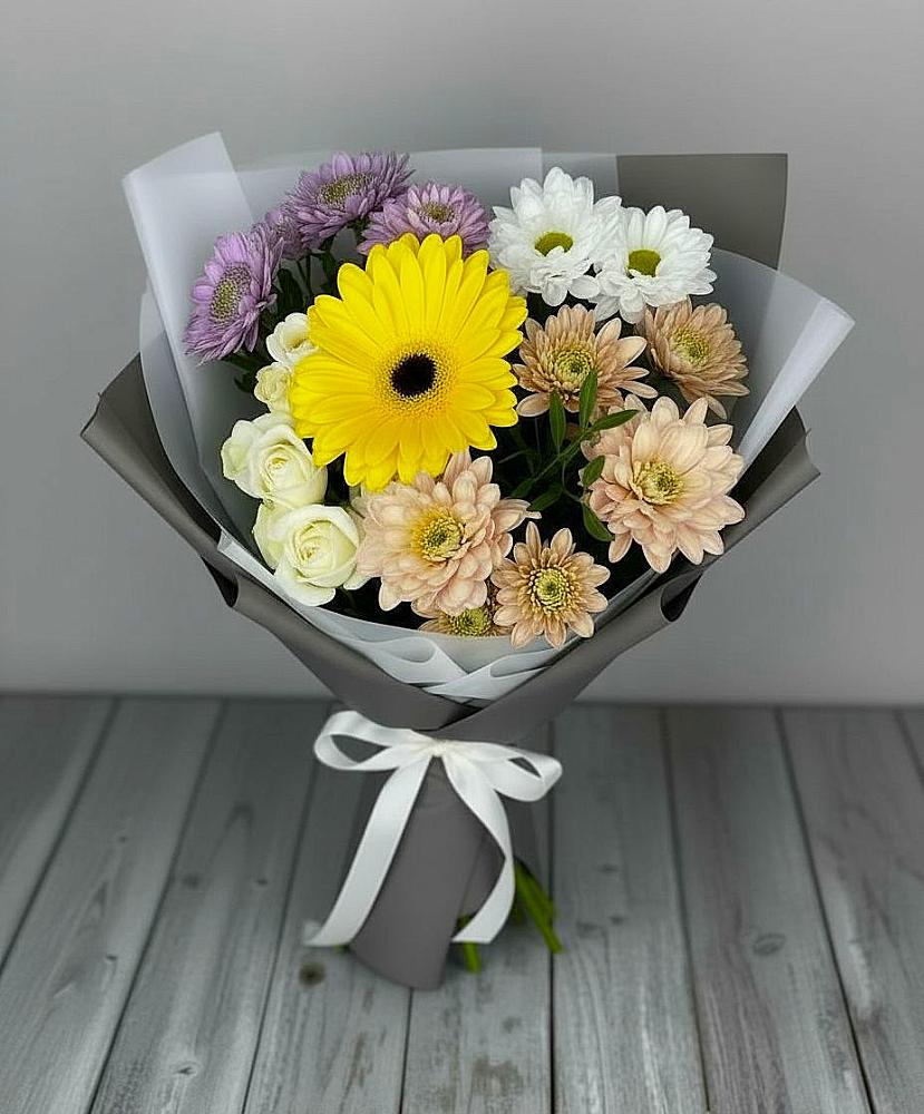 Букет цветов из: Розы, Герберы и Хризантемы в Часовне
