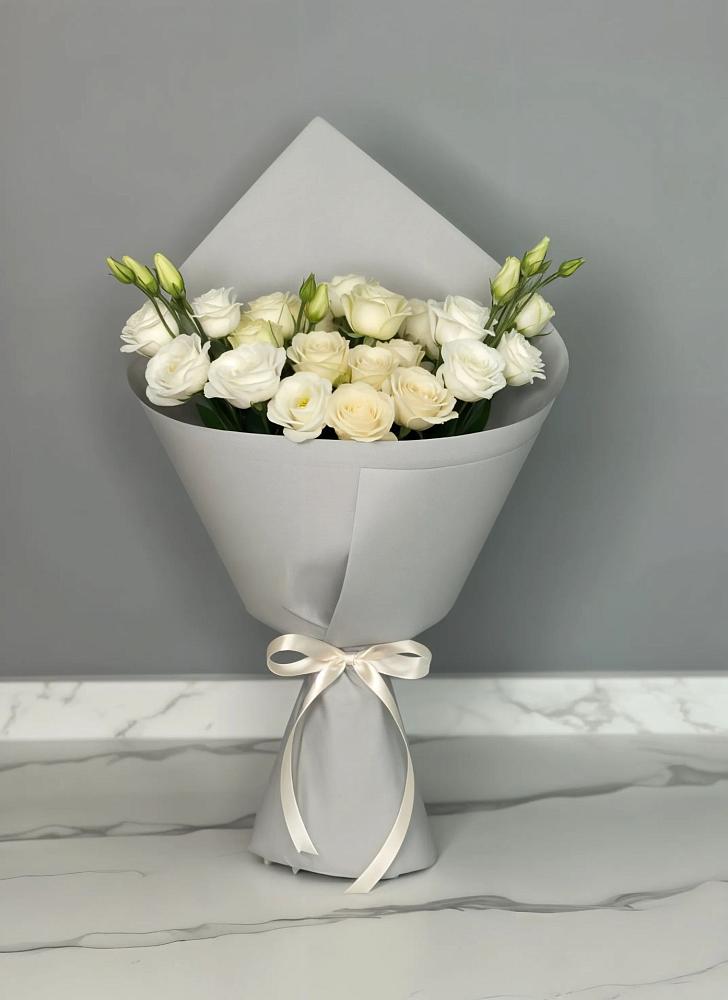 Букет цветов из: Розы и Лизиантусы в Часовне