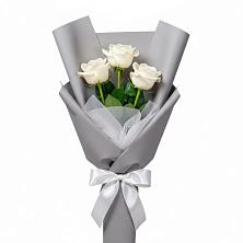 Букет 3 белые розы в Часовне