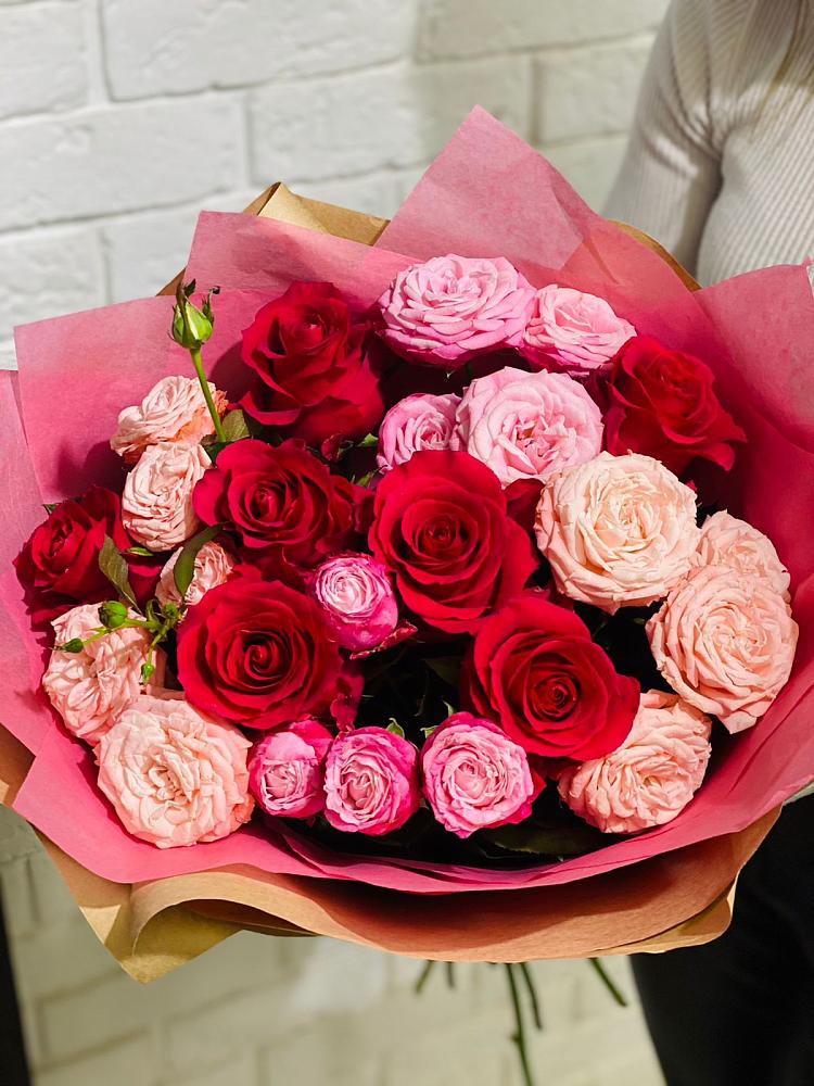 Букет Великолепный в Часовне Букет цветов из: Розы в Часовне