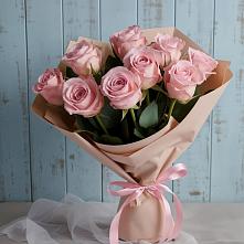 9 розовых роз в Часовне Букет цветов из:  Розы в Часовне