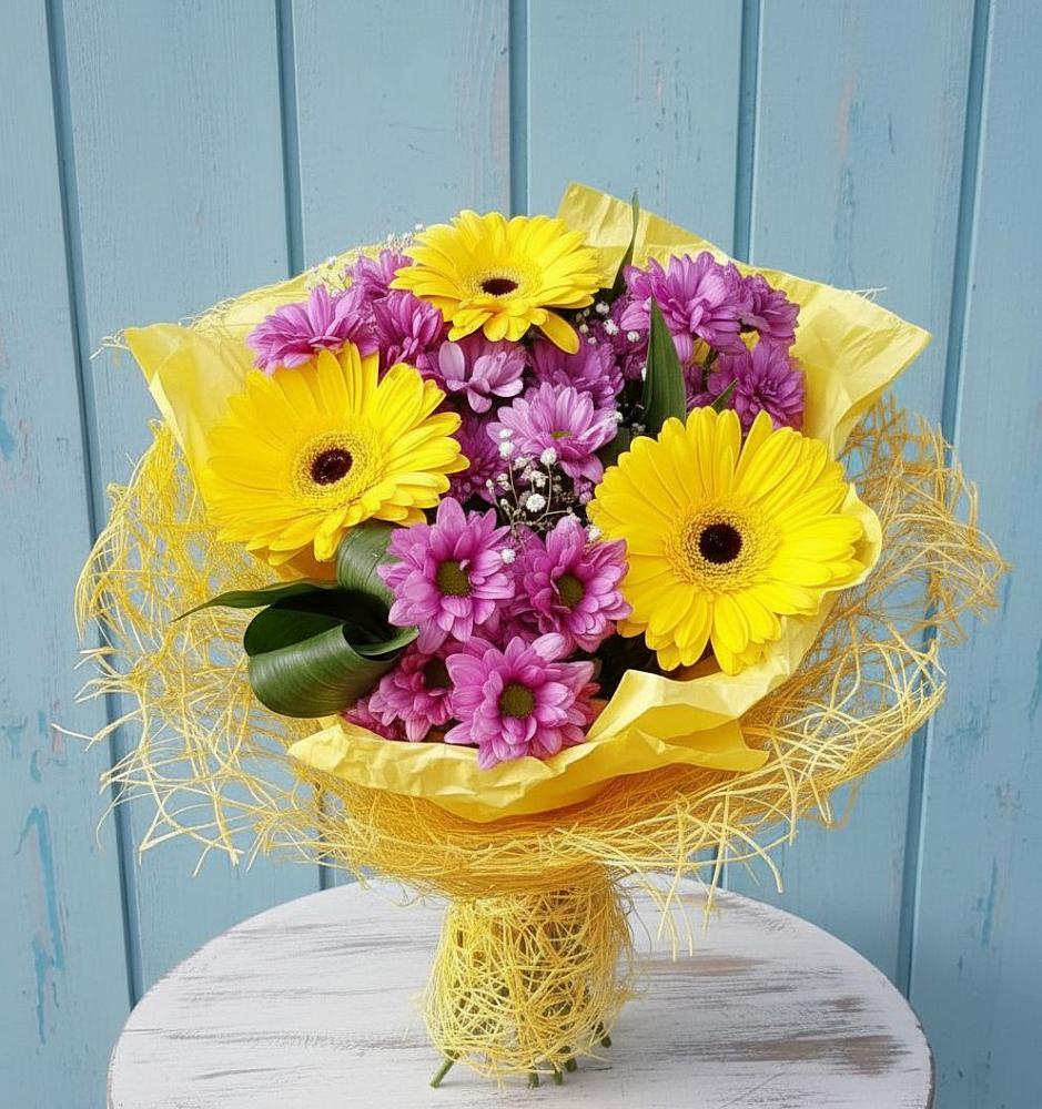 Букет цветов из: Хризантемы и Герберы в Часовне