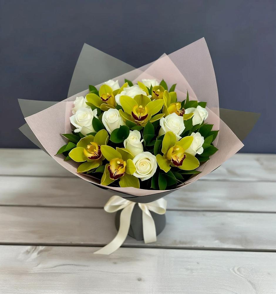 Букет цветов из: Орхидеи и Розы в Часовне