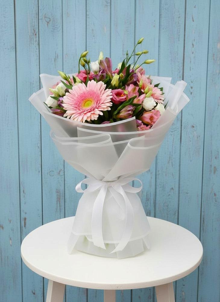 Букет цветов из: Герберы, Альстромерии и Лизиантусы в Часовне