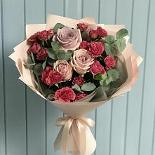 Букет цветов из:  Гвоздики и Розы в Часовне