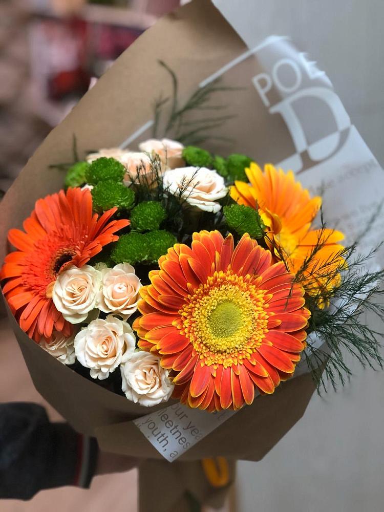 Букет цветов из: Герберы, Хризантемы и Розы в Часовне