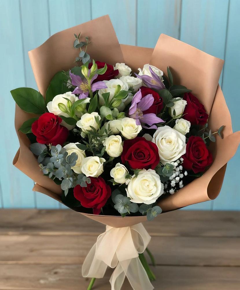 Букет цветов из: Розы и Альстромерии в Часовне