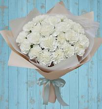 Букет цветов из:  Гвоздики в Часовне