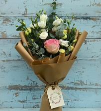 Букет цветов из:  Розы и Лизиантусы в Часовне