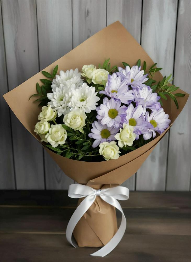 Букет цветов из: Хризантемы и Розы в Часовне