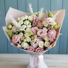 Букет цветов из:  Альстромерии и Розы в Часовне