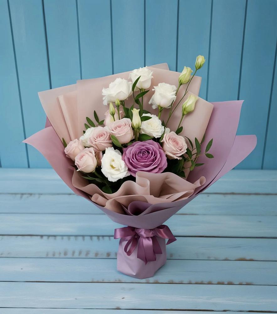 Букет цветов из: Розы и Лизиантусы в Часовне